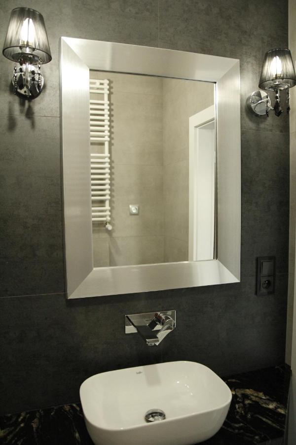 Apartament W Centrum-Garaz Келце Екстериор снимка